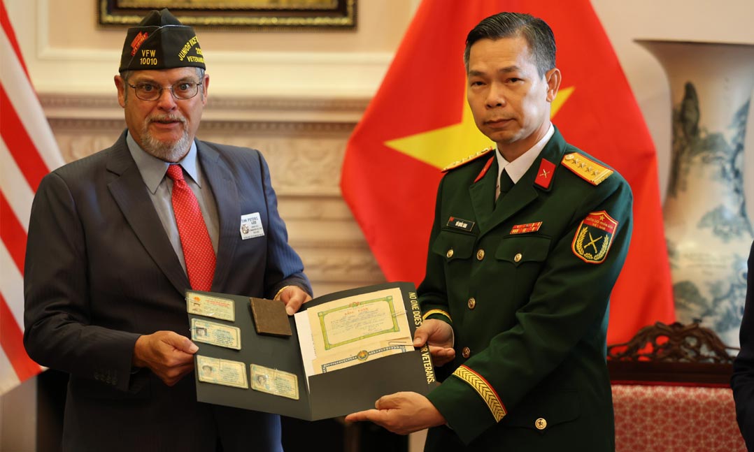 eterans of Foreign Wars (VFW) Junior Vice Commander-in-Chief Tim Peters formally handed over a collection of Vietnam War artifacts to representatives of the Socialist Republic of Vietnam