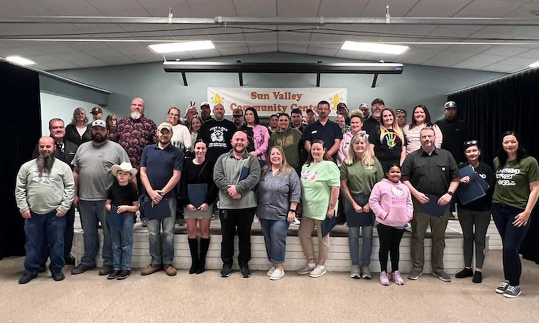Members from VFW Post 1181 and its Auxiliary in Louisville